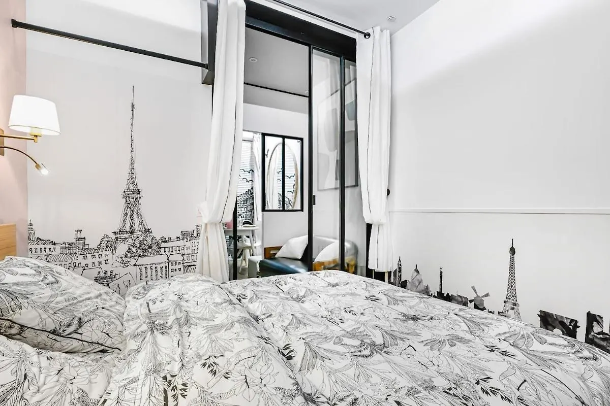 Jacuzzi & Balneotherapy For A Passionate Couple París 0*,  Francia