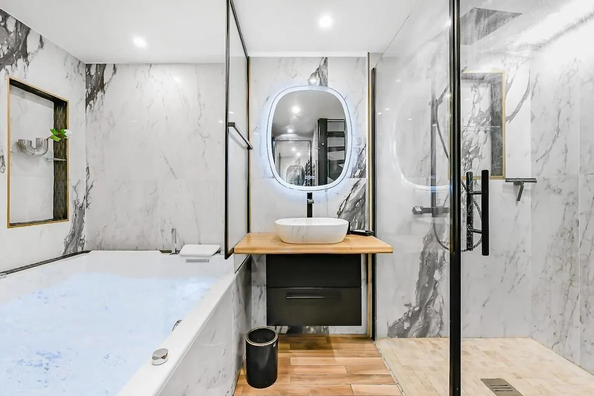 Apartamento Jacuzzi & Balneotherapy For A Passionate Couple París